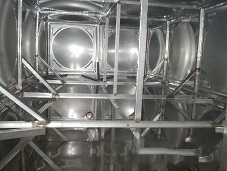 不銹鋼保溫水箱的內部結構組成 不銹鋼保溫水箱的內部結構組成